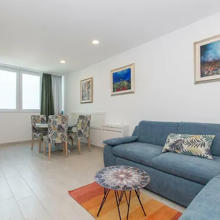 Summer Makarska アパート マカルスカ